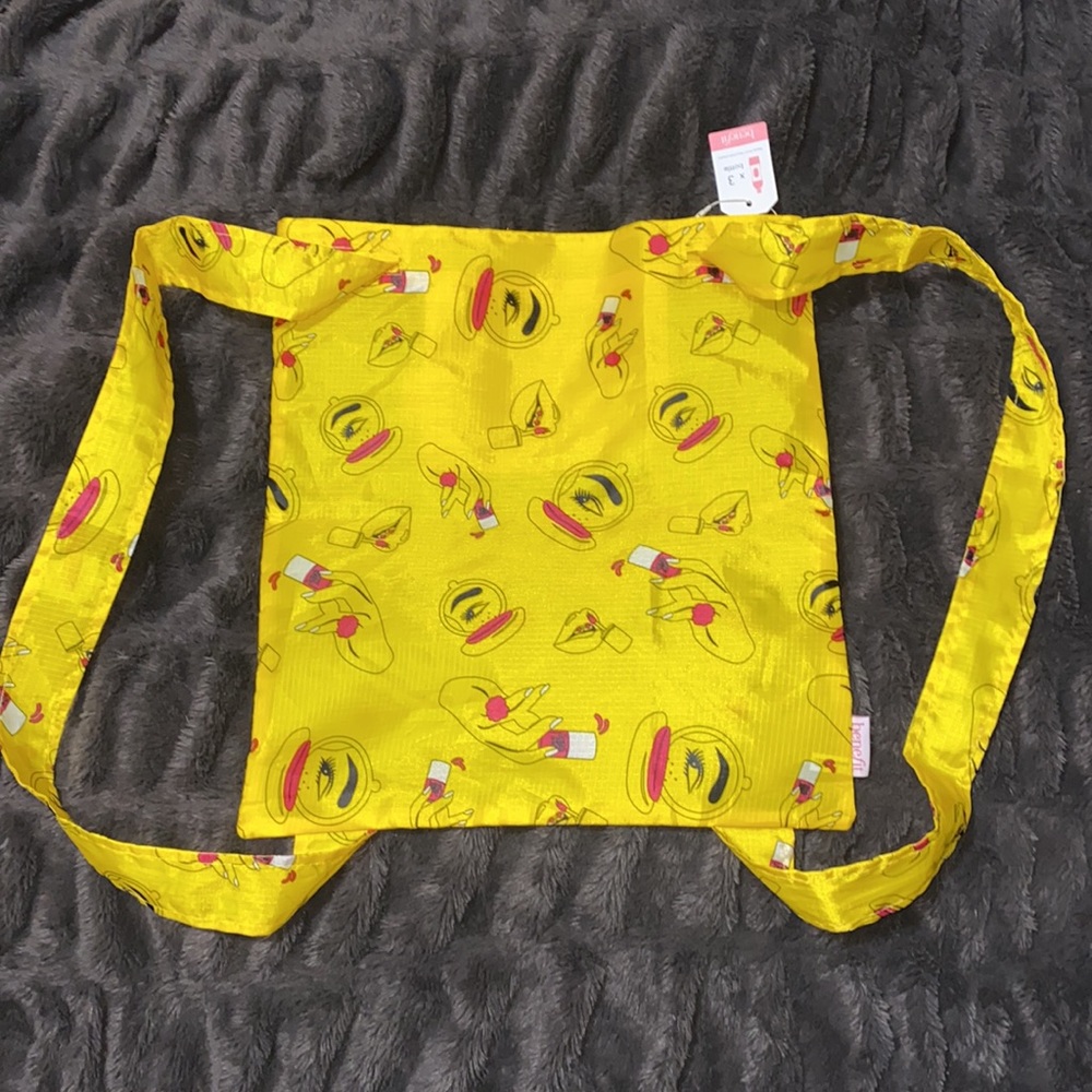 🛍️NWT Limited Benefit yellow makeup design reversible backpack/ bag! - Picture 5 of 5